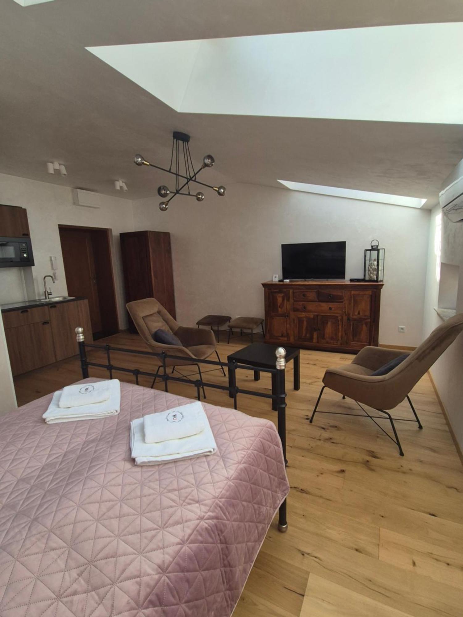 Aparthotel Miodowa 25 Krasków Εξωτερικό φωτογραφία