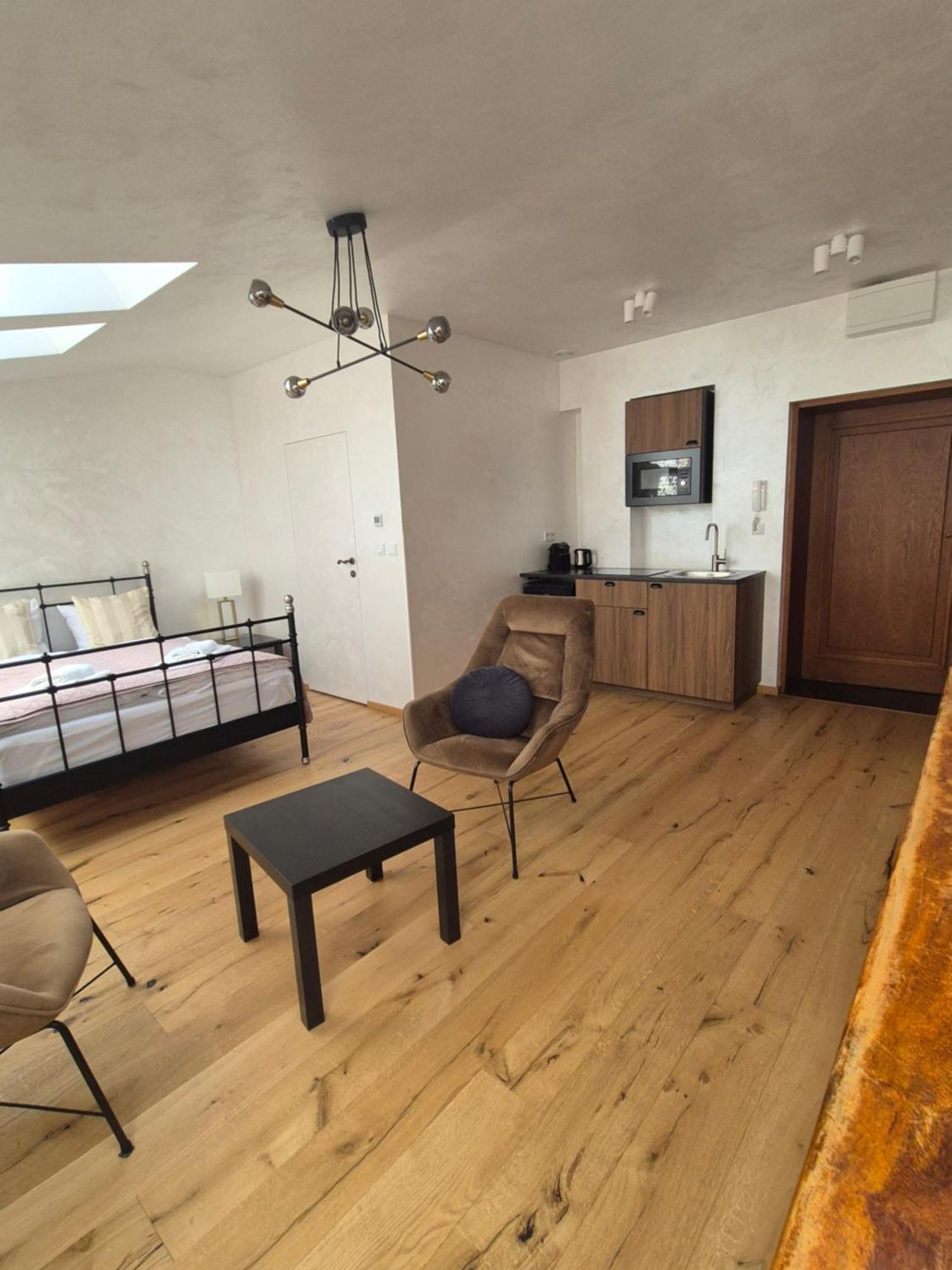 Aparthotel Miodowa 25 Krasków Εξωτερικό φωτογραφία