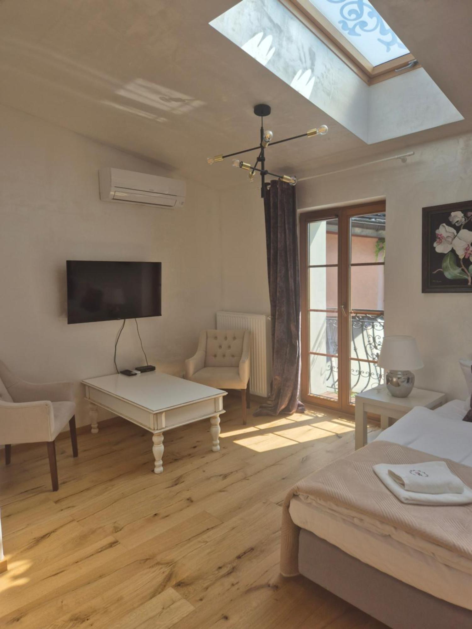 Aparthotel Miodowa 25 Krasków Εξωτερικό φωτογραφία